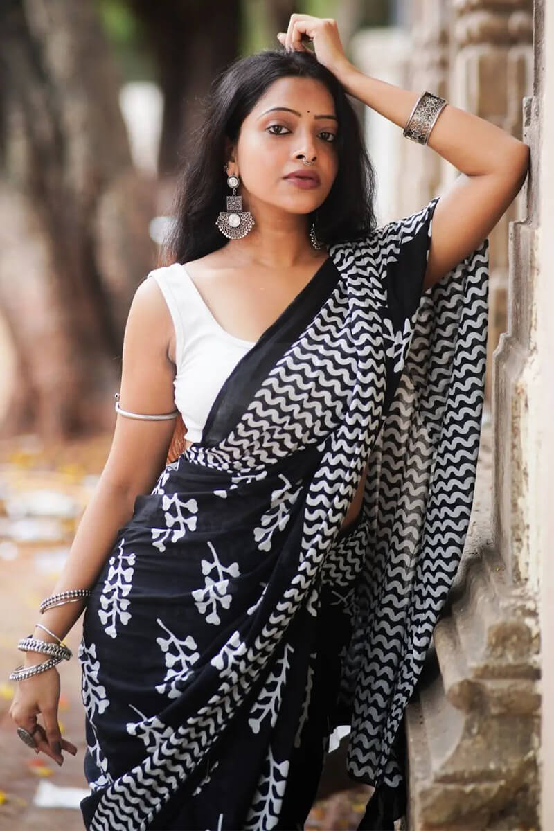 Exuberant 1 Minute Ready To Wear Black Mul Cotton Digital Printed Saree With Pocket