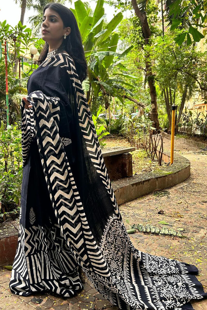 Quintessential 1 Minute Ready To Wear Black Mul Cotton Digital Printed Saree With Pocket