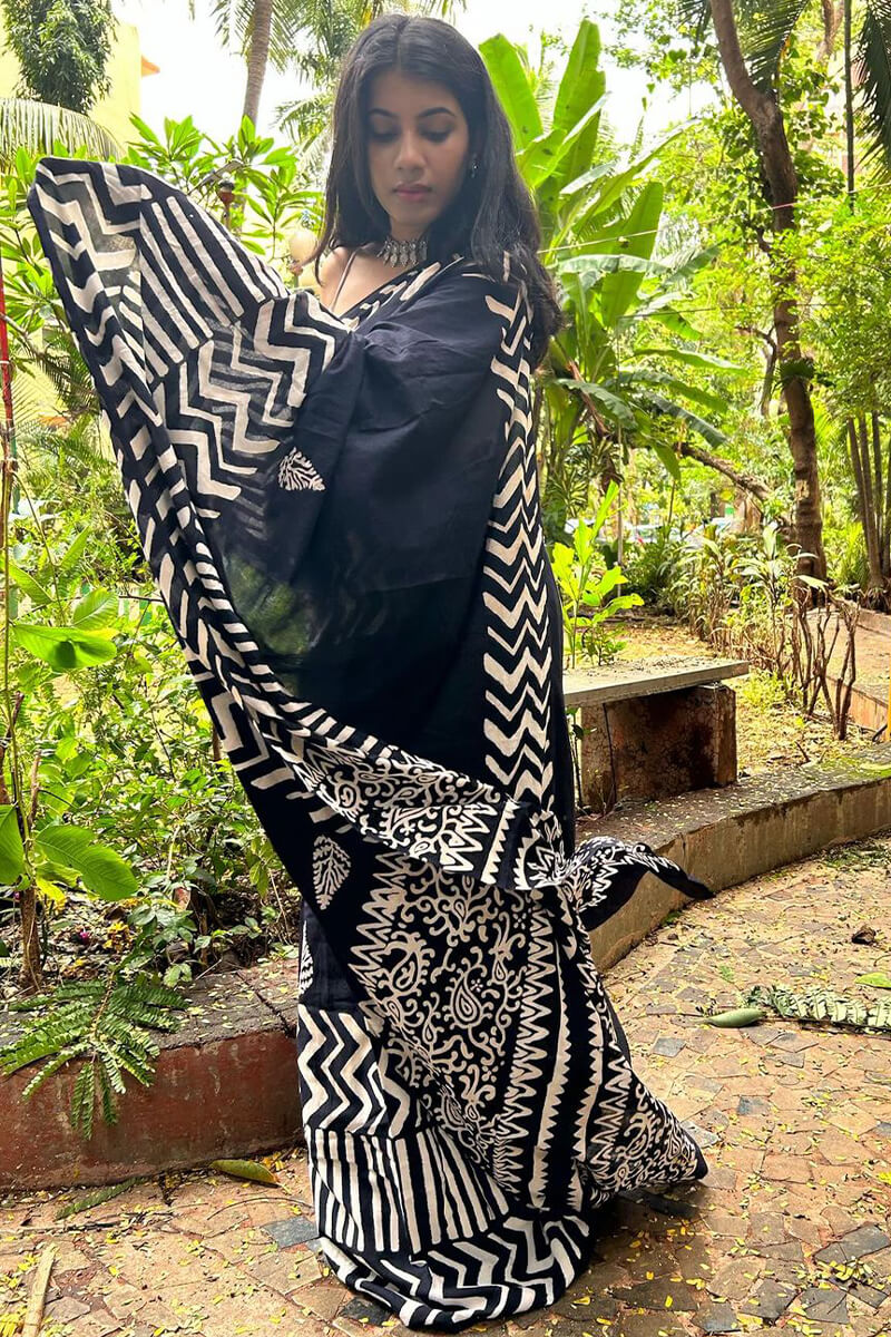 Quintessential 1 Minute Ready To Wear Black Mul Cotton Digital Printed Saree With Pocket