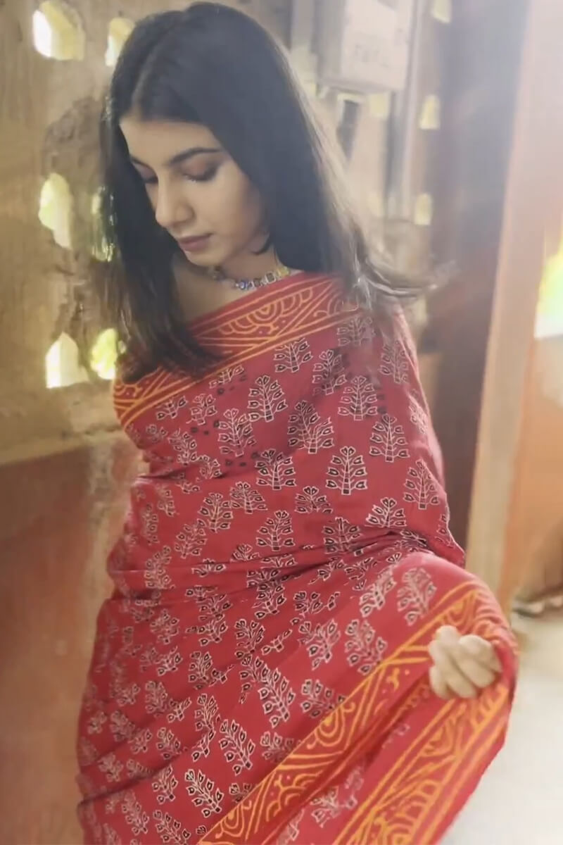 Lovely 1 Minute Ready To Wear Maroon Mul Cotton Digital Printed Saree With Pocket