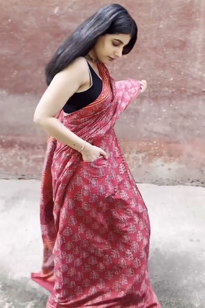 Lovely 1 Minute Ready To Wear Maroon Mul Cotton Digital Printed Saree With Pocket