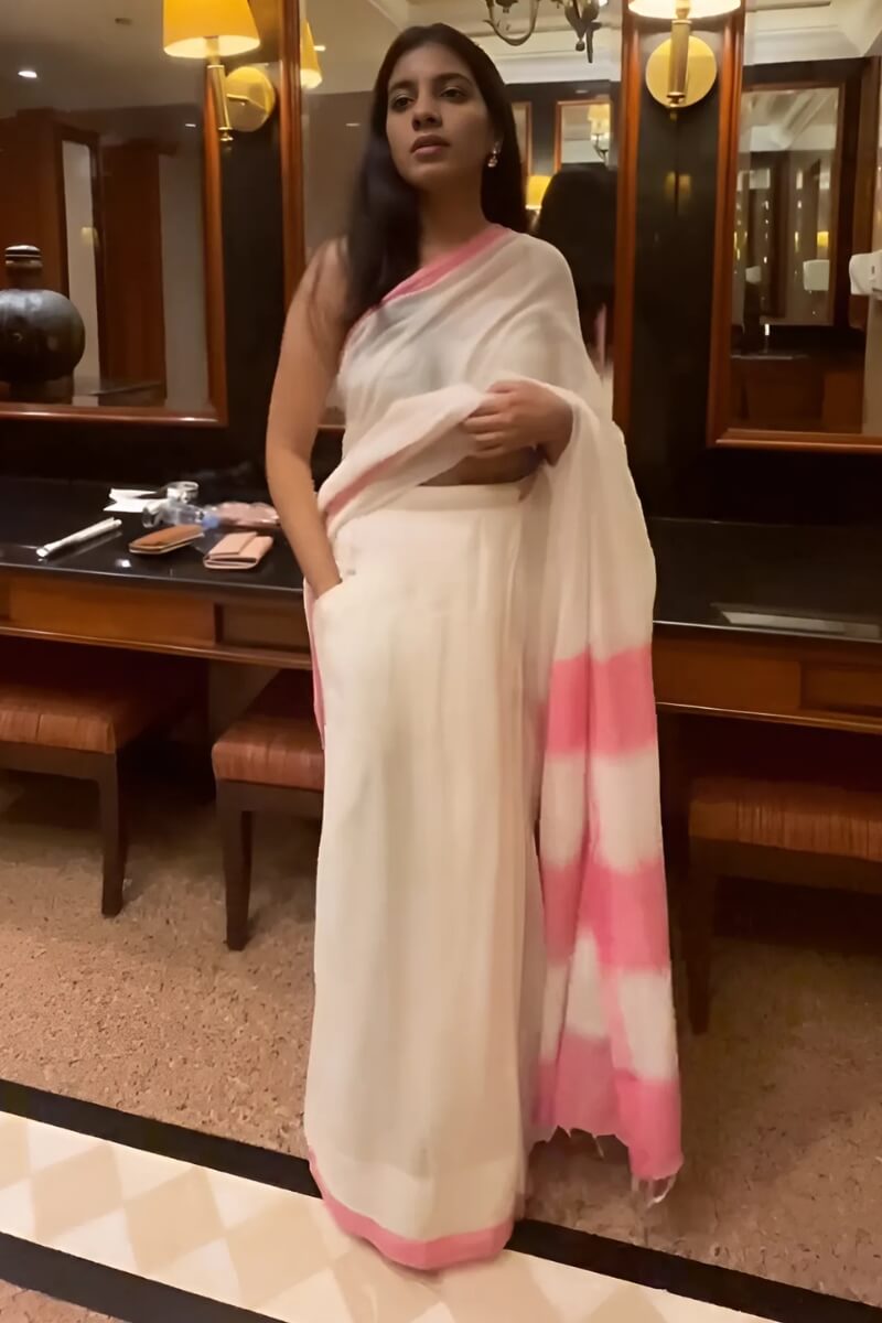 Magnificat 1 Minute Ready To Wear Off White Mul Cotton Digital Printed Saree With Pocket