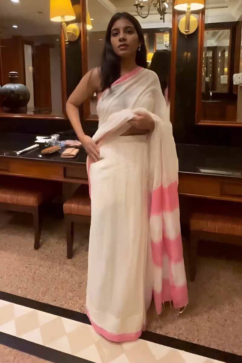 Magnificat 1 Minute Ready To Wear Off White Mul Cotton Digital Printed Saree With Pocket