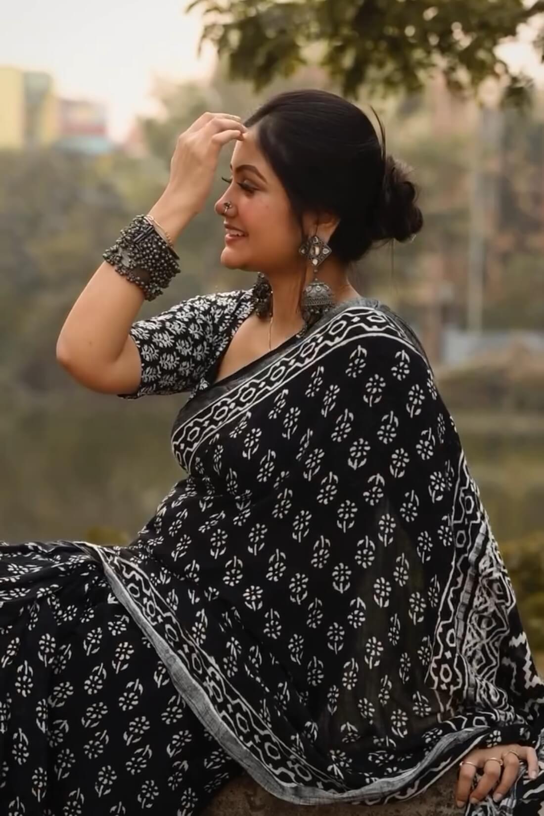 Desuetude 1 Minute Ready To Wear Black Mul Cotton Digital Printed Saree
