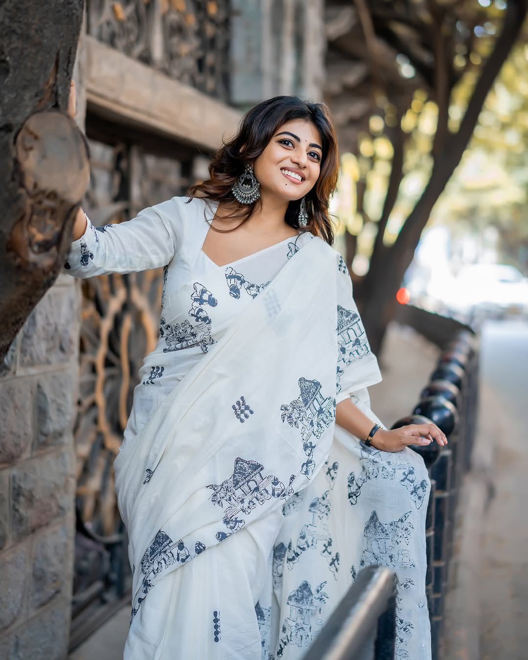 Enchanting 1 Minute Ready To Wear Off White Mul Cotton Digital Printed Saree