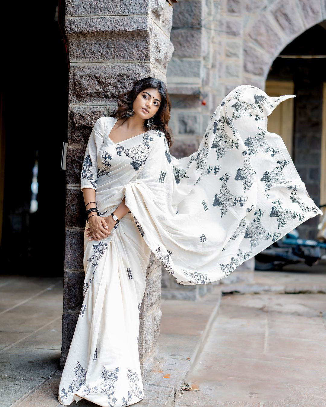 Enchanting 1 Minute Ready To Wear Off White Mul Cotton Digital Printed Saree