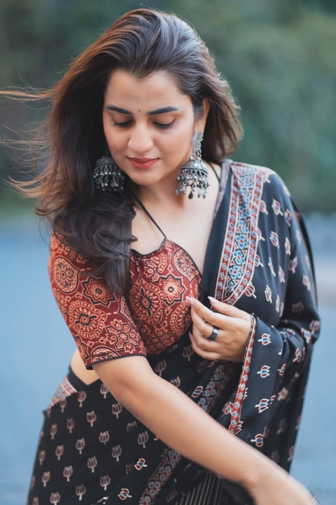 Fancifull Black 1 Minute Ready To Wear Digital Printed Crape Silk Saree