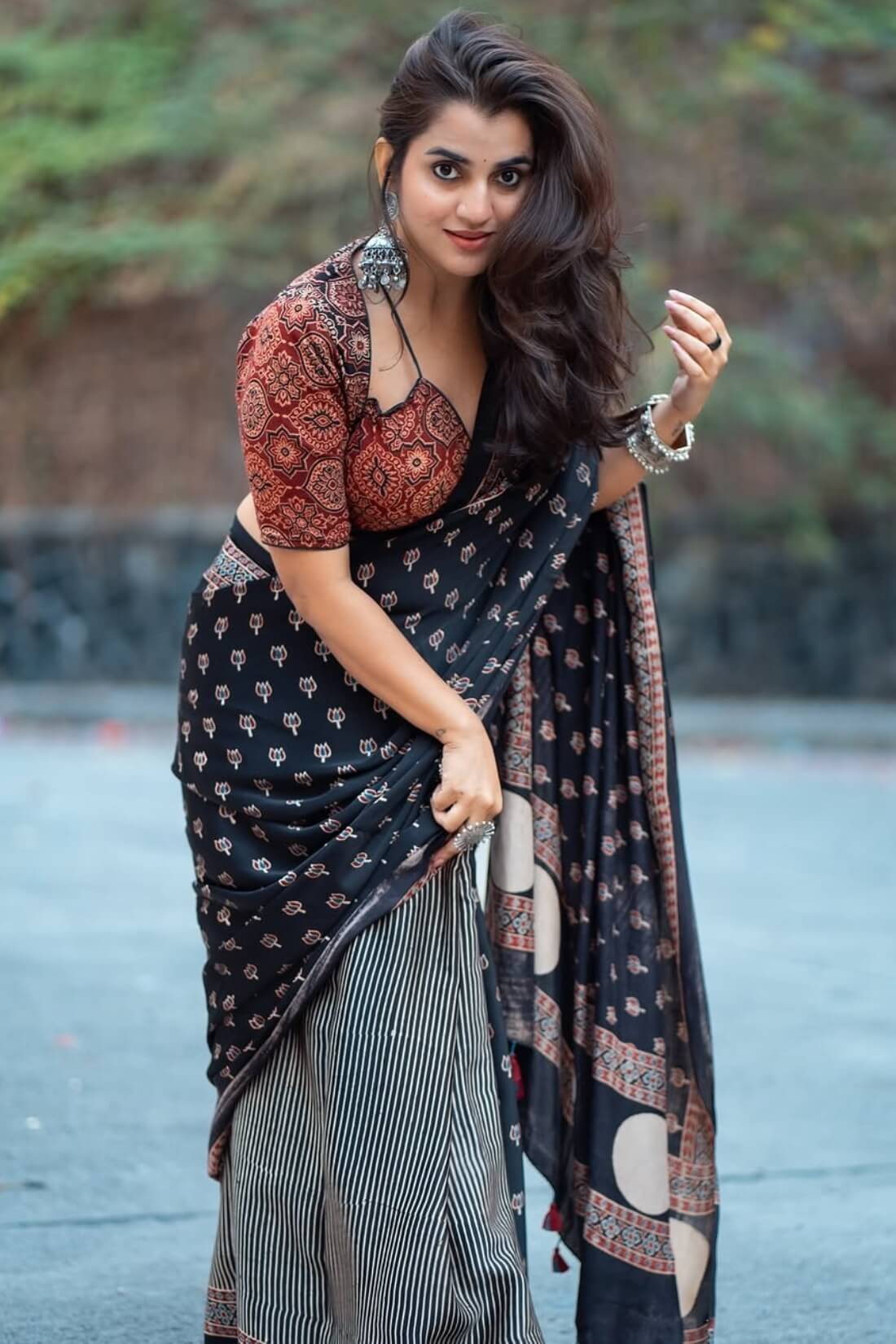 Fancifull Black 1 Minute Ready To Wear Digital Printed Crape Silk Saree