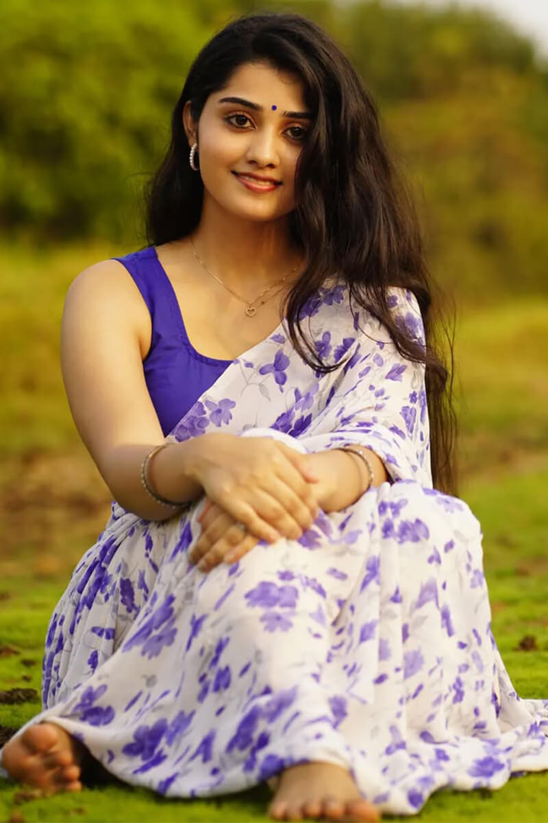 Elegant 1-Minute Ready To Wear Off White Georgette Saree