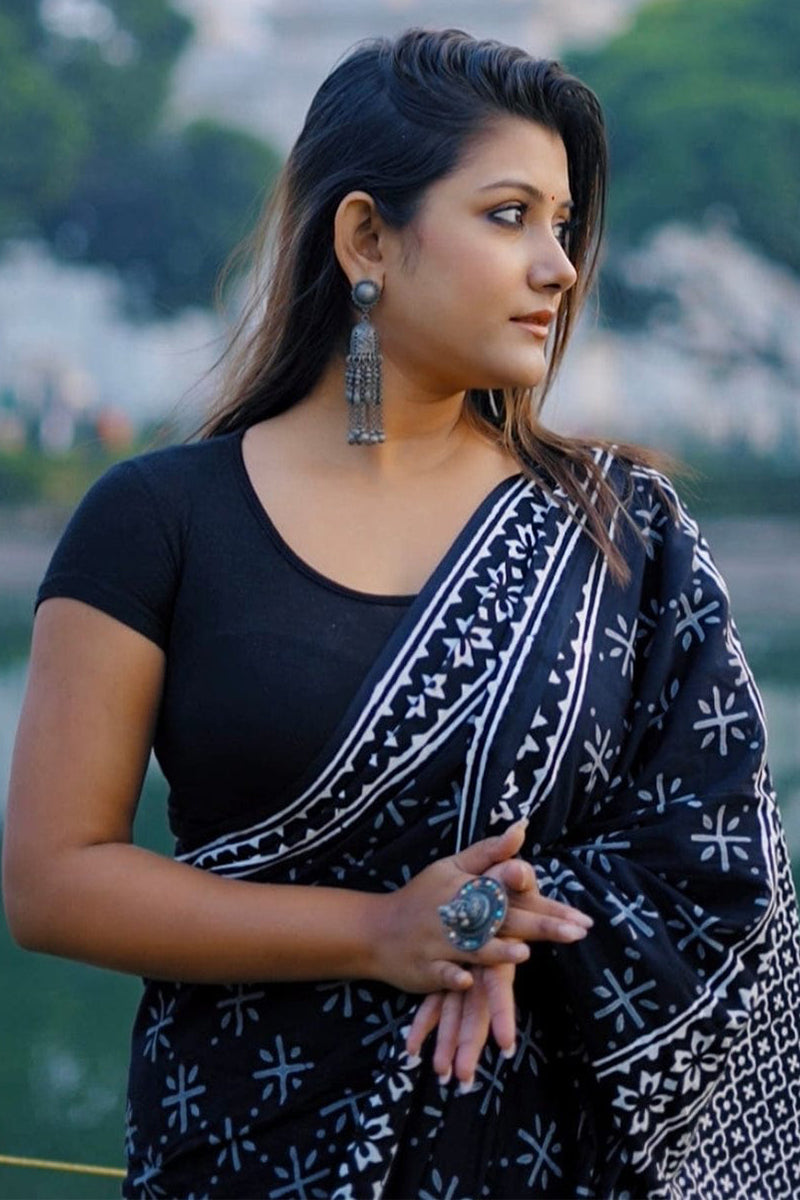 Gossamer 1-Minute Ready To Wear Black Cotton Saree