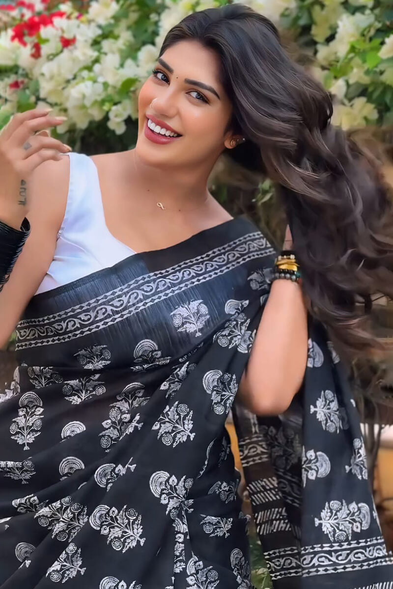 Desuetude 1-Minute Ready To Wear Black Cotton Saree